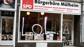 Scheibe an Lauterbachs Wahlkreisbüro eingeschlagen