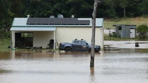 Ein Toter und zehn Vermisste bei Sturzfluten