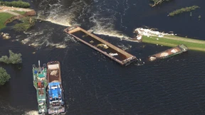 Drittes Schiff vor Lücke auf Grund gesetzt