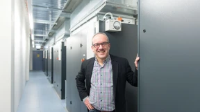 Béla Waldhauser übergibt Führung von Telehouse