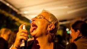 Beim zweiten Sprühstoß Liebe