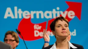 Grenzen hoch, Steuern runter