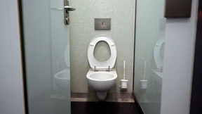 66-Jähriger fast 20 Stunden lang in Toilette eingesperrt