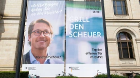 Scheuer schiebt den Betreibern die Schuld zu