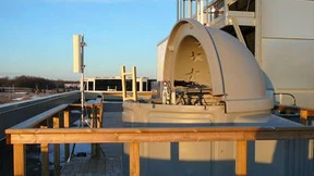 Drei Photonen treiben seltsamen Spuk