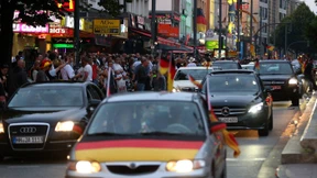 Fußballfan bei Autokorso schwer verletzt