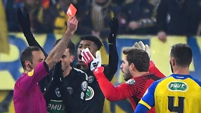 Trapp fliegt vom Platz – Alves muss ins Tor