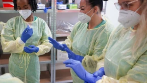 Impfscheue Pflegekräfte und weltfremde Aktivisten