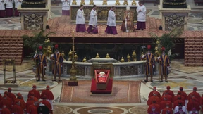 Papst Franziskus im Petersdom aufgebahrt