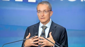 Intel stolpert, spart und steht zu Magdeburg