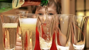 Hoffen auf mehr Anlässe zum Anstoßen