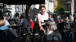 Länder lockern Regeln, Impfzentren schließen