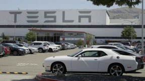 Elon Musk startet Tesla-Produktion, obwohl er das nicht darf