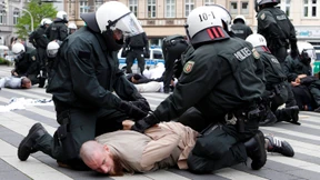 Treffen sich zwei Splittergruppen