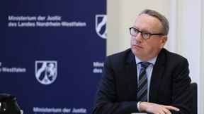 Der Grünen-Justizminister ist angeschlagen