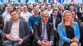 Aufbruch an der Autobahnausfahrt