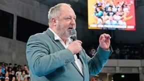 Unterstützt der DHB-Präsident einen Verschwörungstheoretiker?