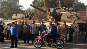 Panzer vor dem Präsidentenpalast