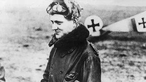 Eine Fliegerlegende mit Schrammen