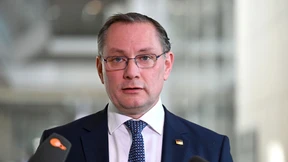 Verfassungsschutz darf AfD vorerst nicht als gesichert rechtsextrem einstufen