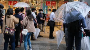 Lange Schlangen für Atemschutzmasken der Sonderklasse