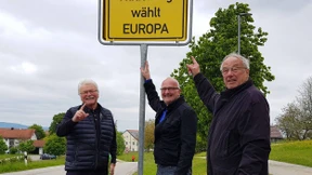 Hart am Rand der Verschwörungstheorie