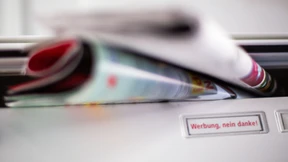 Aufmerksamer Zeitungsbote rettet Abonnentin aus Notlage