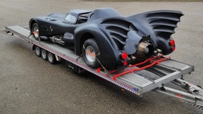 Zoll fertigt historisches „Batmobil“ ab