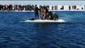 Eisscholle als Rettungsboot 