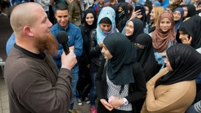 Bürger demonstrieren gegen Salafisten Pierre Vogel