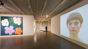 Moderne Kunst im Bürohaus-Turm