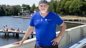 Der Wassermann am Beckenrand