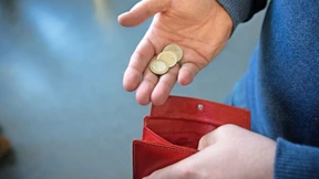 Verbraucher müssen weniger für den Dispo zahlen