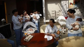 Nach der Geburt kaserniert