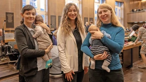 Mit Kinderwagen in den Sitzungssaal