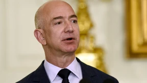 Jeff Bezos spielt einen Außerirdischen im Kino