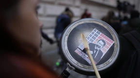 Macrons Bedauern, Frankreichs Wut