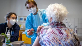 Der große Wettlauf um die Corona-Impfungen