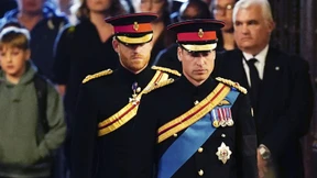 Auch die Enkel wachen am Sarg der Königin