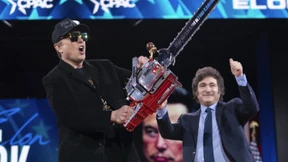 Musk geht mit Kettensäge auf die Bühne