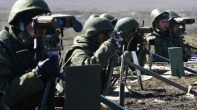 Russische Truppen marschieren an der Grenze auf