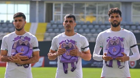 Iranische Nationalspieler protestieren mit Schulranzen