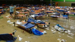 Flüchtlingsunterkunft nach heftigem Regen geräumt