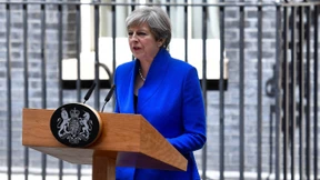 May will zentrale Minister ihrer Regierung behalten