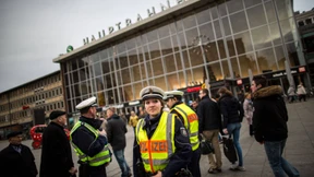 Unbekannte attackieren Ausländer in Köln