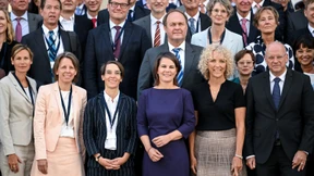 Baerbock fordert von deutschen Botschaftern Kampf gegen Fake News