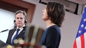 „Fordern Russland dringend zu Deeskalation auf“