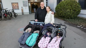 Frau bekommt zum dritten Mal Zwillinge