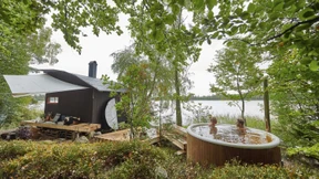 Sie hinterließen 158 Fässer mit Fäkalien im Öko-Resort