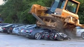 Duterte lässt Luxusautos plattwalzen